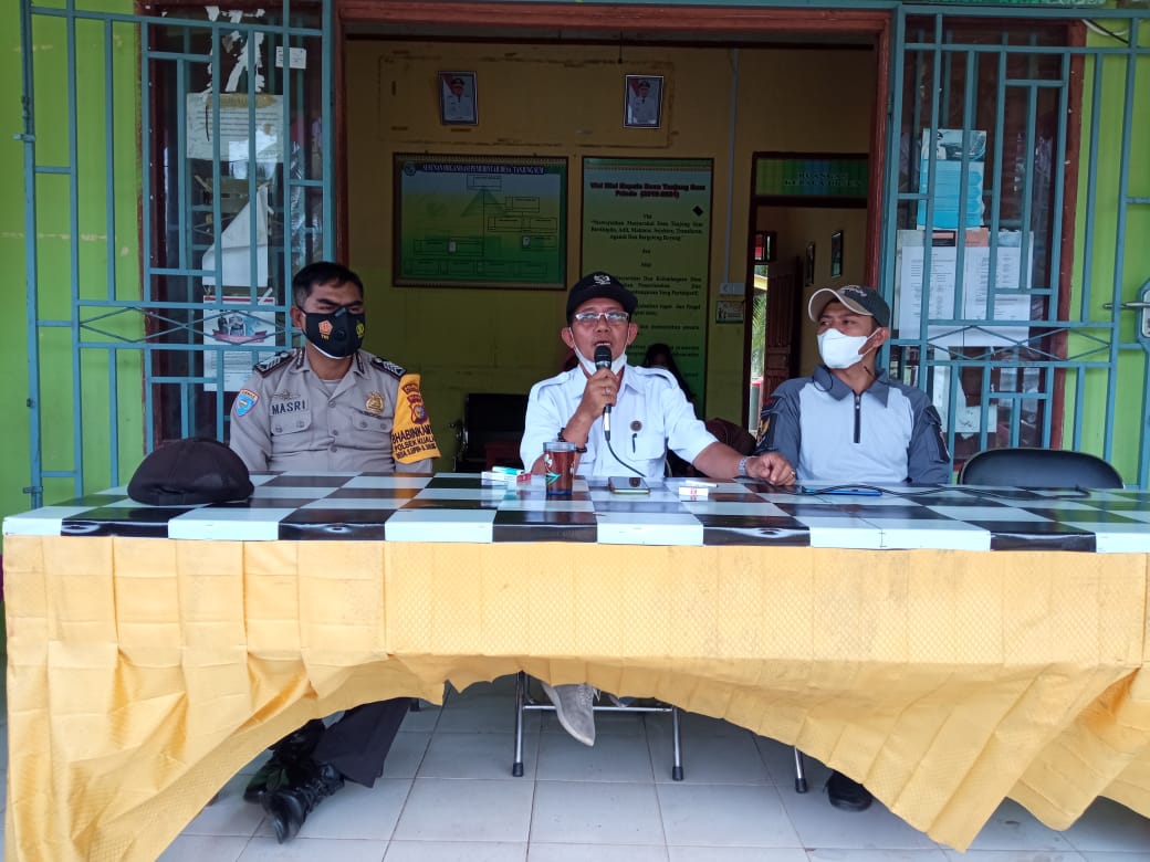 Polsek Kuala Kampar Hadiri Penyerahan BLTDD di Desa Tanjung Sum