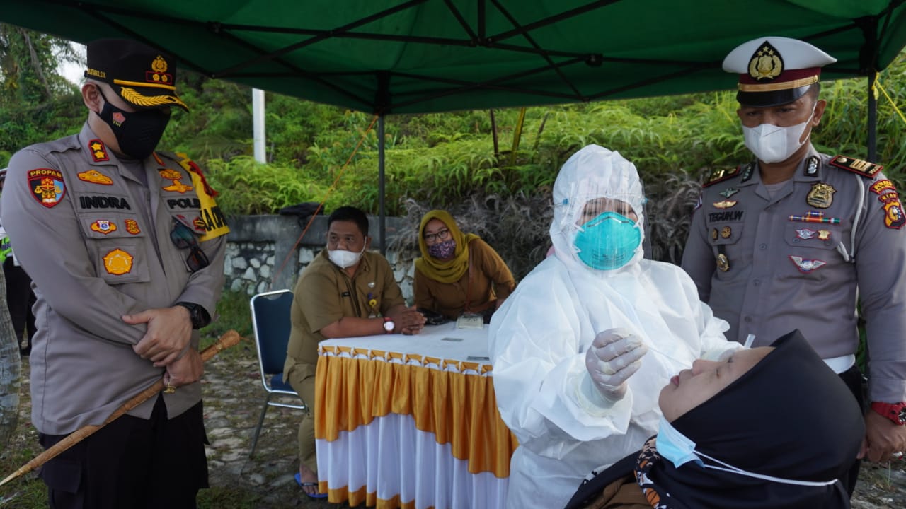 Tim Yustisi Pelalawan Sekat dan Periksa Masyarakat yang Menuju Pangkalan Kerinci
