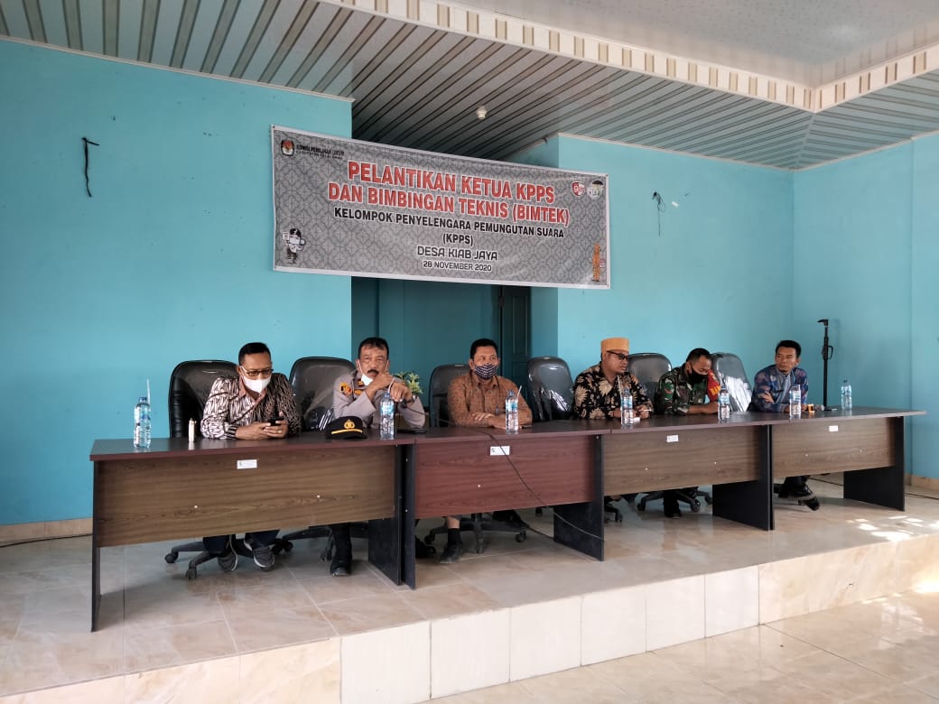 Polsek Bandar Sei Kijang Serahkan BLT Kepada Warga Desa Kiyab Jaya
