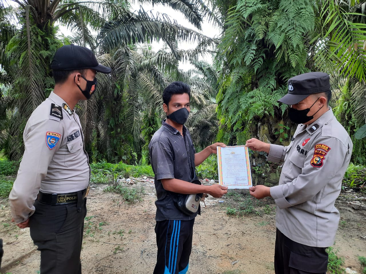 Antisipasi Karhutla, Personil Polsek Bandar Sei Kijang Sampaikan Maklumat Kapolda