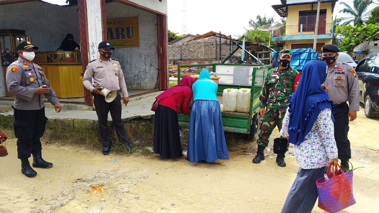 Polsek Kerumutan Gelar Operasi Yustisi Penerapan Protokol Kesehatan di Pasar Tradisional Bukit Lemba