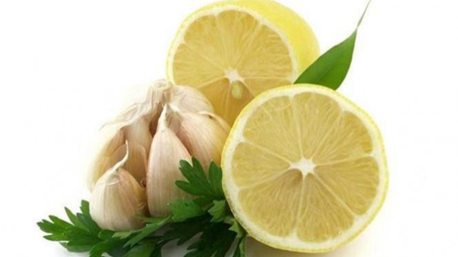 Menurunkan Kolesterol dengan Lemon dan Bawang Putih
