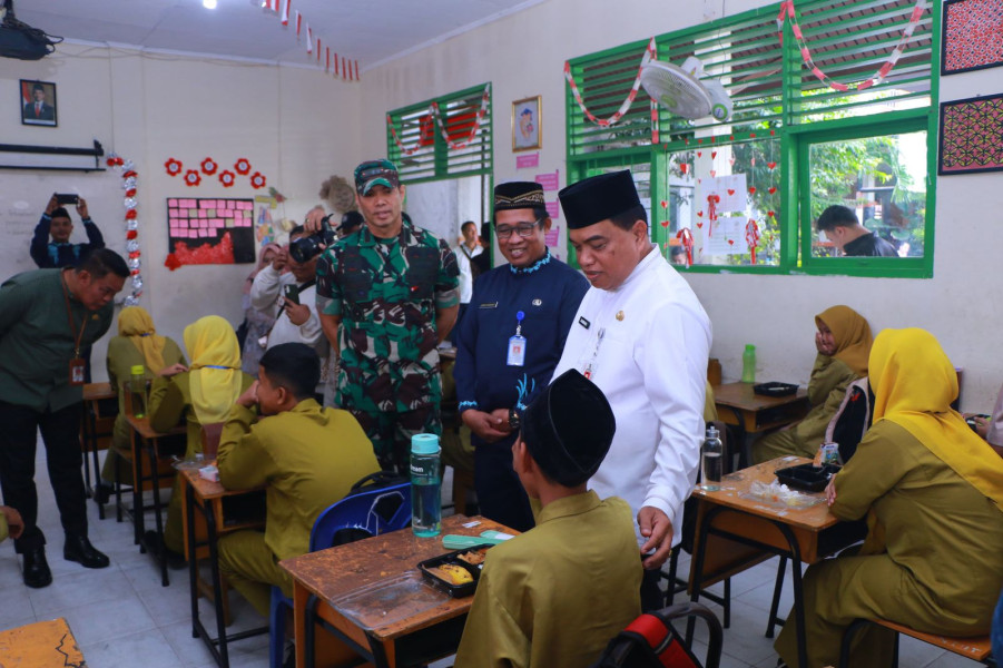 Dapur Umum Siap Layani 3.000 Porsi Makan Siang Gratis untuk Siswa di Pekanbaru