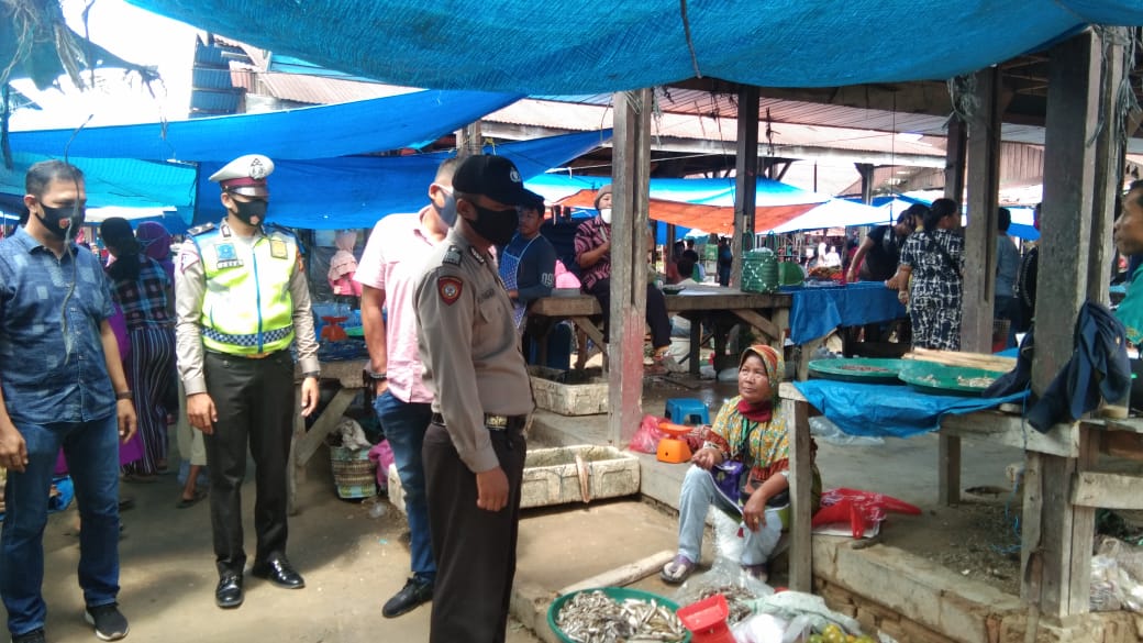 Polsek Bandar Sei Kijang Sosialisasikan AKB di Pasar