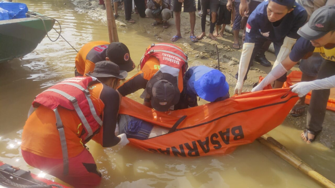 Nelayan Tenggelam di Kuala Cenaku Sudah Ditemukan Dalam Kondisi Meninggal Dunia