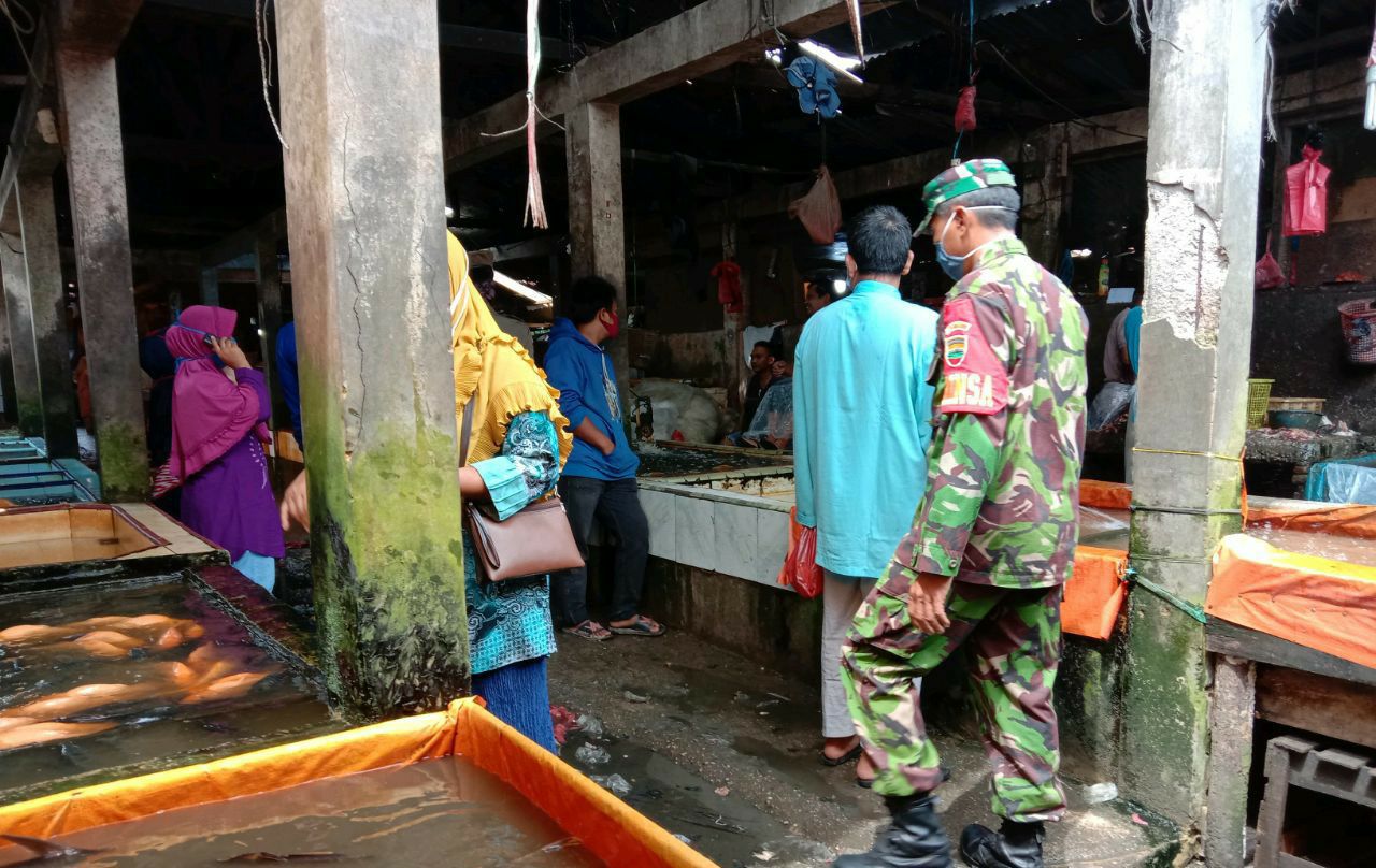 TNI Polri dan Satpol PP Patroli Berikan Imbauan Wajib Pakai Masker