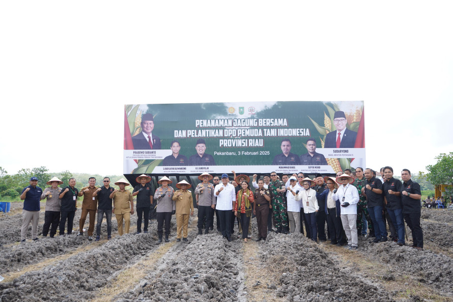 Kapolda Riau Dampingi Wamentan RI dalam Penanaman Jagung dan Ketahanan Pangan