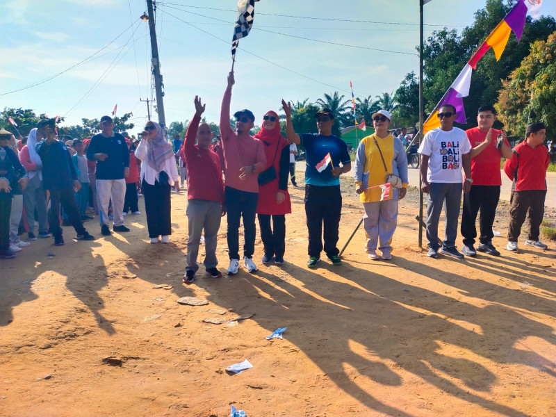 Semarakkan HUT ke-79 RI, Pemcam Talang Muandau Gelar Lomba Jalan Santai