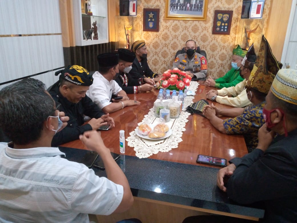 Berperan Aktif Penanganan Covid-19, Kapolres Pelalawan Beri Penghargaan kepada FPK