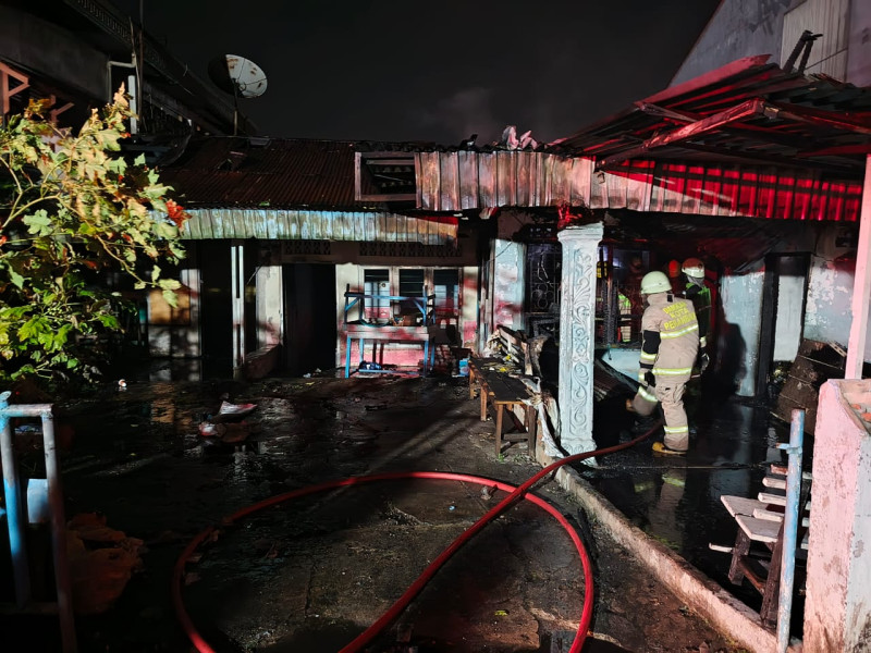 Kebakaran di Jalan Semangka, Tiga Bangunan Hangus, Kerugian Rp400 Juta