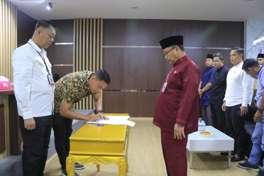 Kepala BKPSDM Pimpin Sertijab Kepala Dinas PUPR Pekanbaru