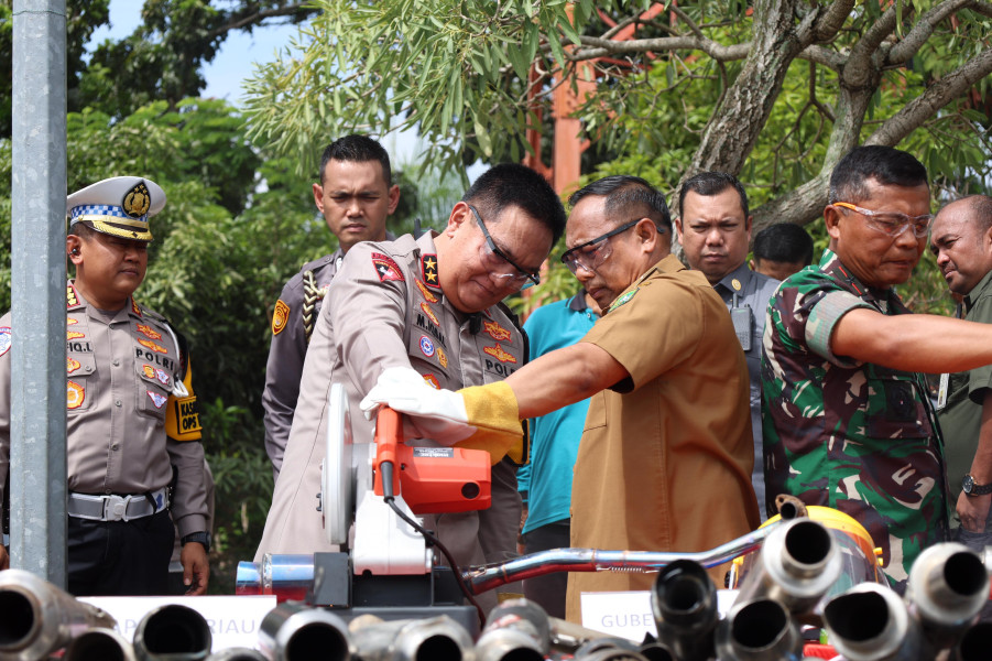 Polda Riau Musnahkan Narkoba, Miras, dan Knalpot Brong Demi Keamanan Natal dan Tahun Baru