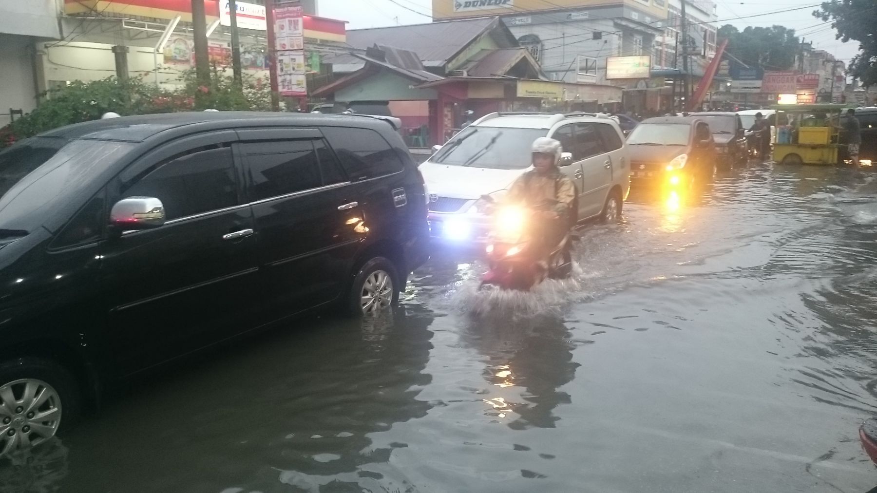 20 Titik Banjir di Pekanbaru Belum Tuntas Diatasi