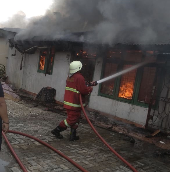 Kebakaran di Kecamatan Tenayan Raya, Sebuah Rumah Ludes Dijilat si Jago Merah