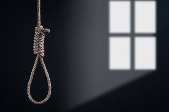 Tragis! Wanita di Kampar Ditemukan Tewas di Garasi Rumah, Diduga Depresi Usai Dipecat