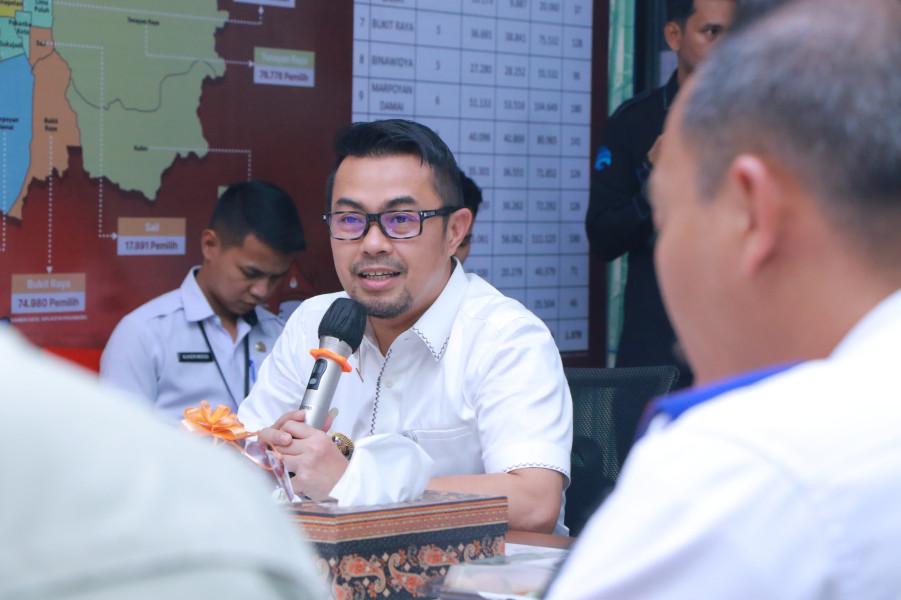 Pemko Pekanbaru Rapat Desk Pilkada: Percepatan Perekaman e-KTP dan Siapkan Linmas