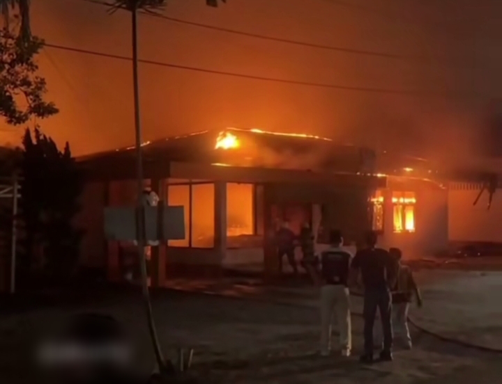 Sinar Coffee Jalan Ronggo Warsito Ludes Terbakar