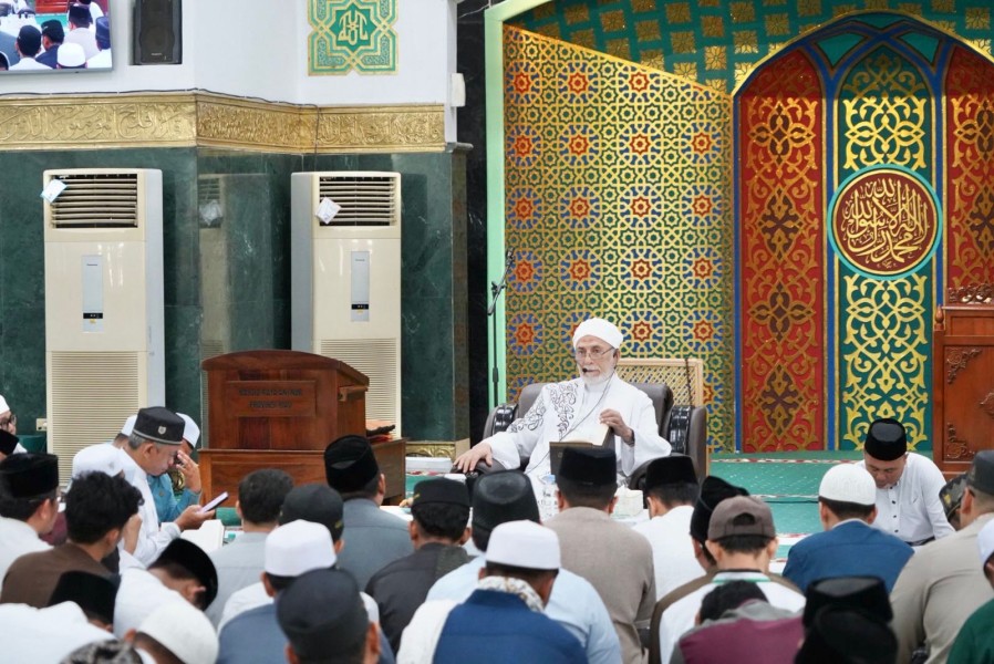 Masjid Raya An-Nur Riau Gelar Daurah Kitab Riyadhus Shalihin Bersama Syaikh Yusri Rusydi Jabr dari Mesir