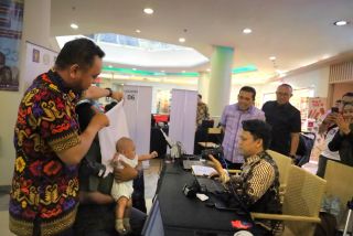 Warga Riau Manfaatkan Eazy Passport di Mal Ciputra