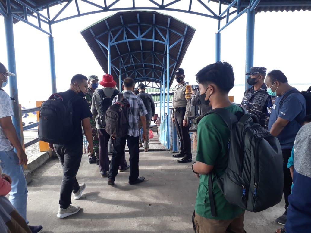 PPKM Mikro, Polsek Kuala Kampar Tingkatkan Disiplin Prokes di Pelabuhan