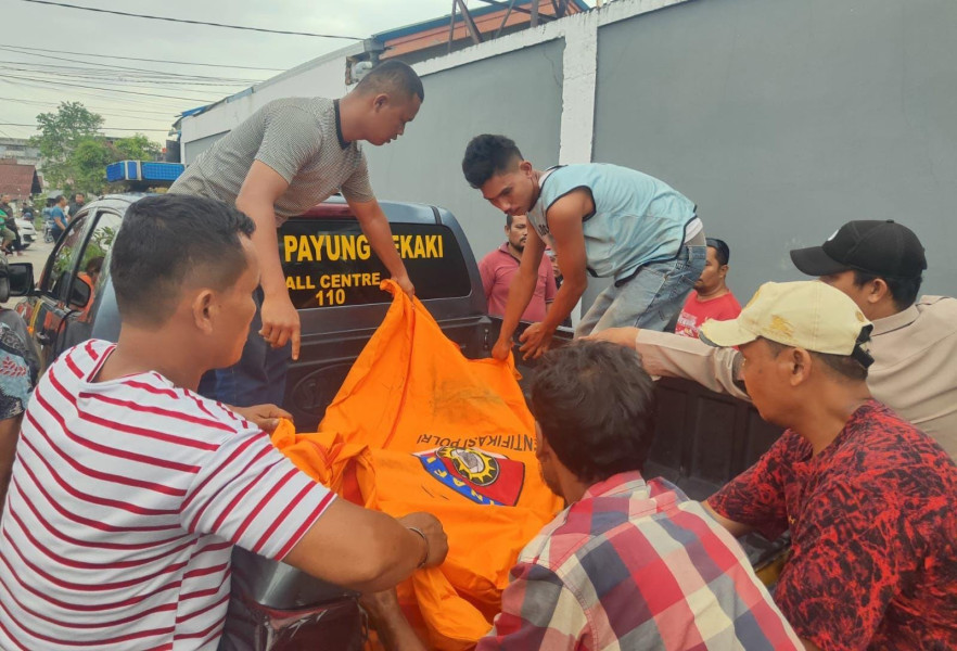 Ibu Rumah Tangga Ditemukan Tewas Tergantung di Payung Sekaki