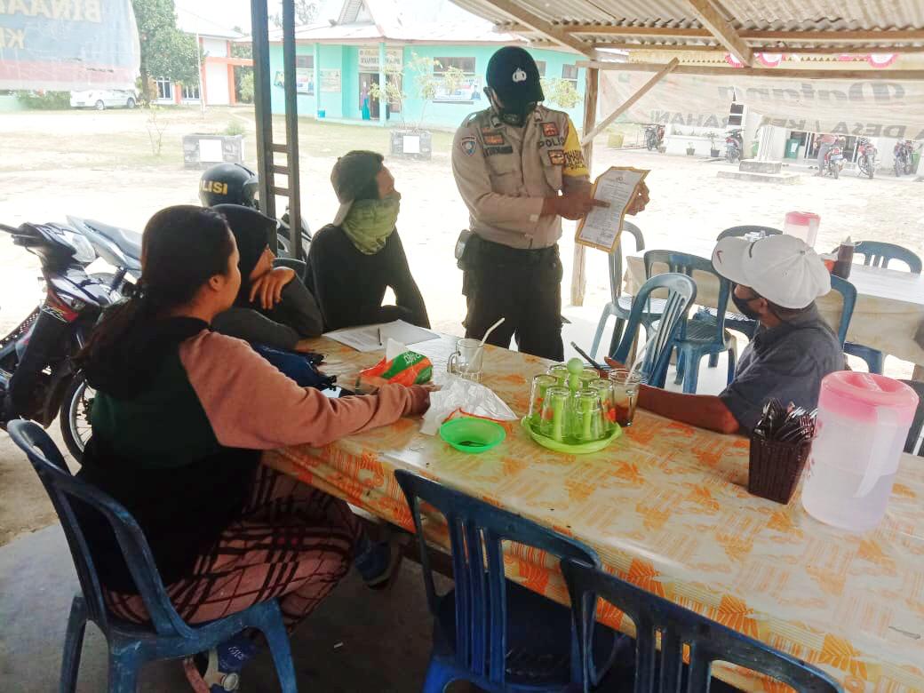 Larang Membakar Hutan dan Lahan, Polsek Kerumutan Sebarkan Maklumat Kapolda
