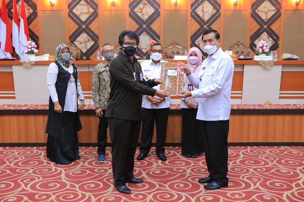 Diterima Walikota, Pemko Pekanbaru Terima Citra Daerah dari ANRI