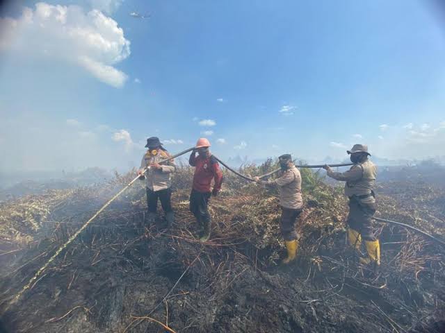 Sinergi Polda Riau, TNI, Manggala Agni, dan Masyarakat Sukses Kendalikan Karhutla di Riau