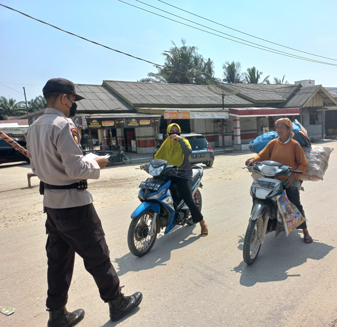 Pantau Prokes Masyarakat, Polsubsektor Pelalawan Gelar Operasi Yustisi