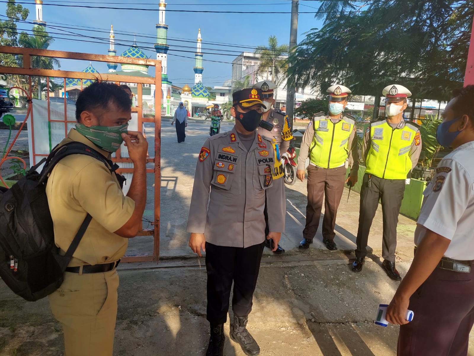 Kapolres Pelalawan Laksanakan Giat Pengawasan Terhadap Personil Saat Atur Lalin