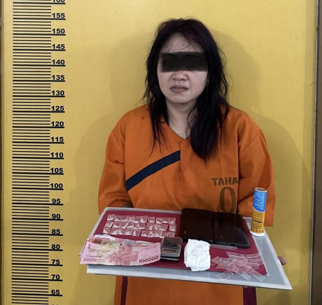Menangis Histeris, Wanita Pengedar Sabu di Inhu Ditangkap Usai Edarkan Narkoba