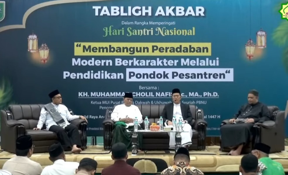 KH Muhammad Cholil Nafis di Masjid Raya Annur: Pesantren Adalah Warisan Nabi