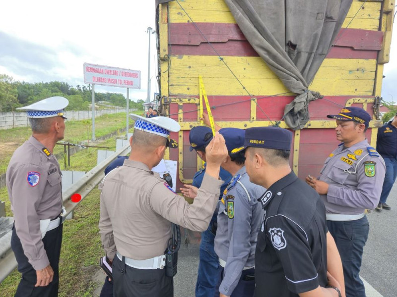119 Truk Terjaring dalam Razia ODOL di Tol Pekanbaru-Dumai