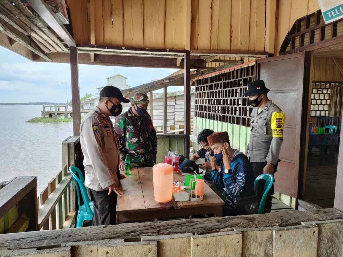 Sinergisitas dengan TNI, Personil Polsek Teluk Meranti Gencar Melaksanakan Operasi Yustisi