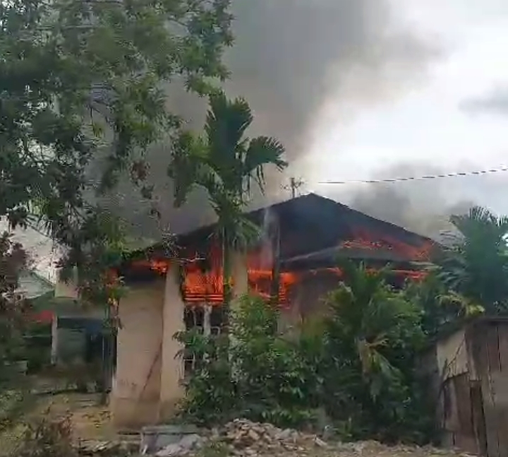 Kebakaran Hanguskan Satu Rumah di Jalan Hangtuah Pekanbaru