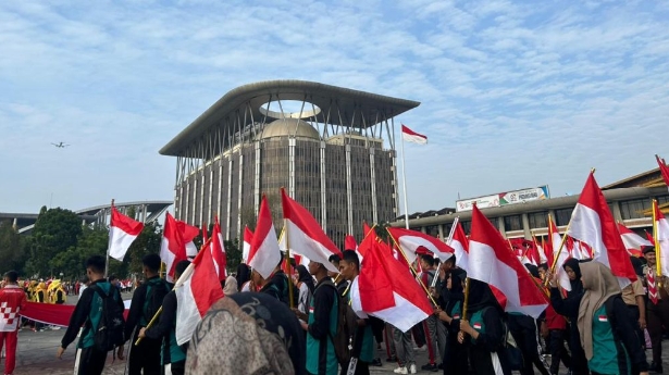 Pemprov Riau Ajak Seluruh Lapisan Masyarakat Kibarkan Bendera Merah Putih