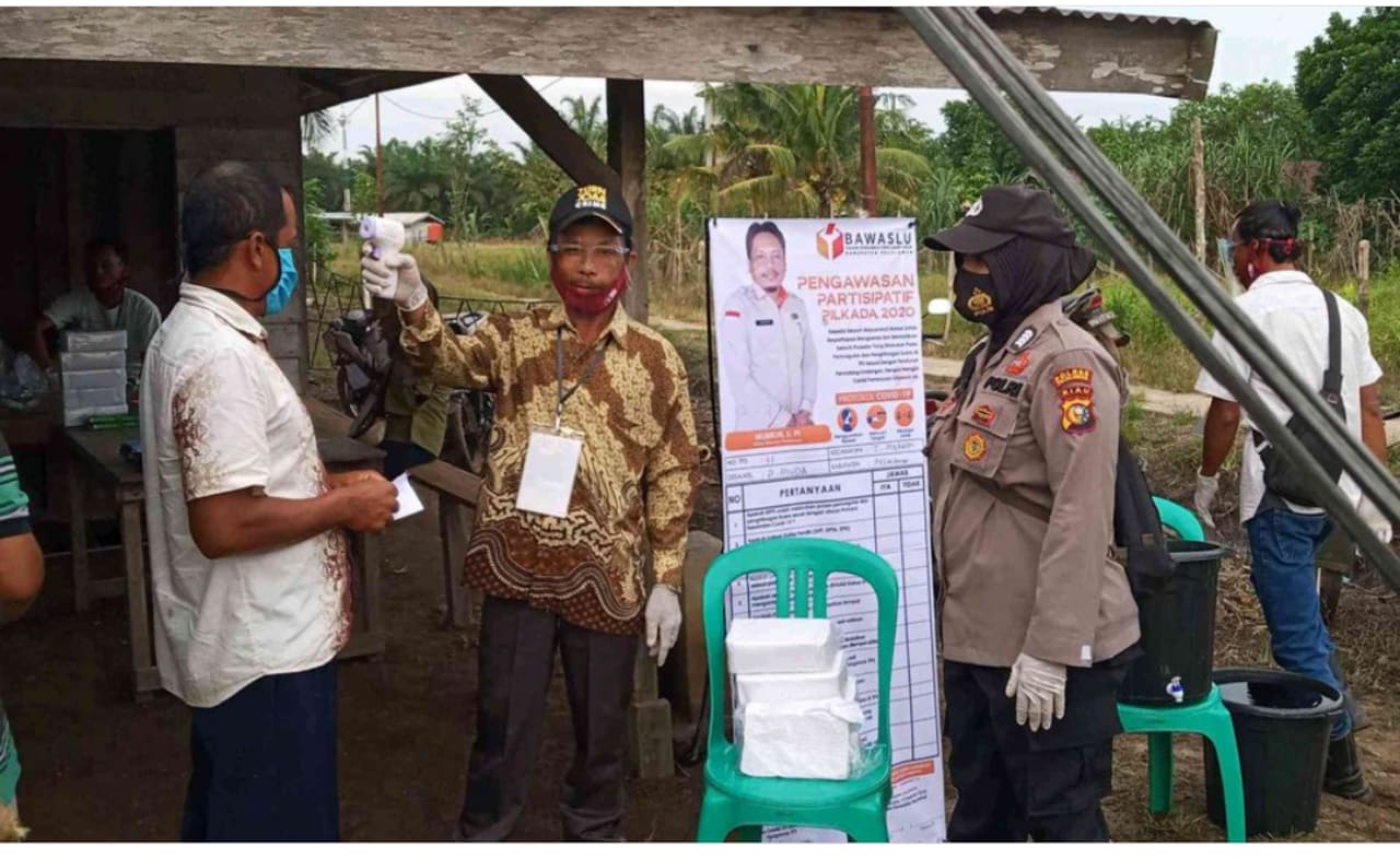 Polwan Polsek Teluk Meranti Ikut Amankan TPS di Dusun Subekek