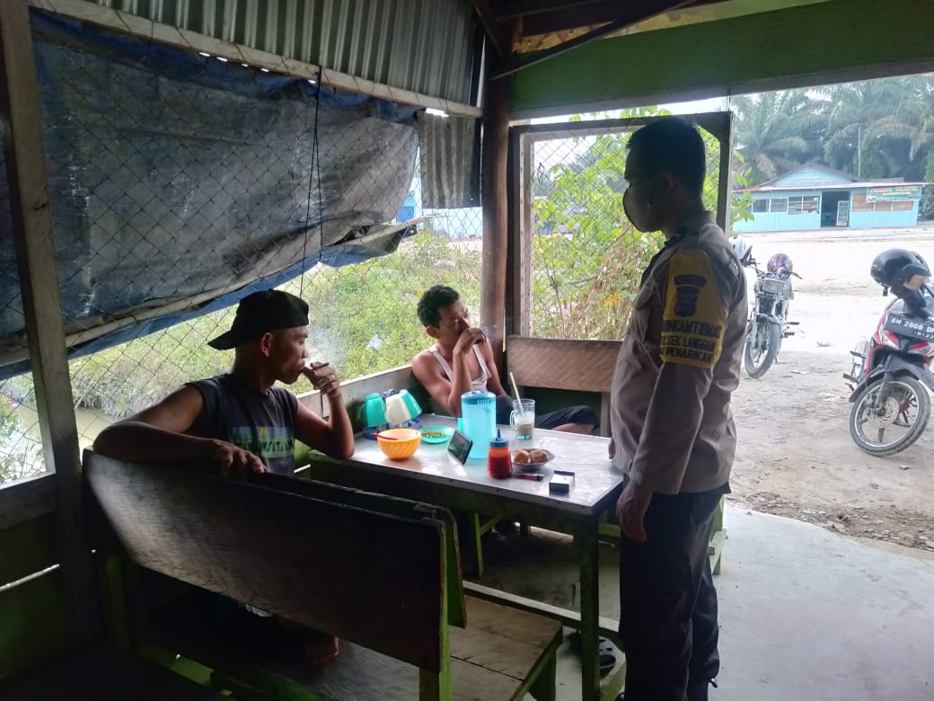 Anggota Polsek Langgam Lakukan Pencegahan Kriminal C3 dan Covid-19