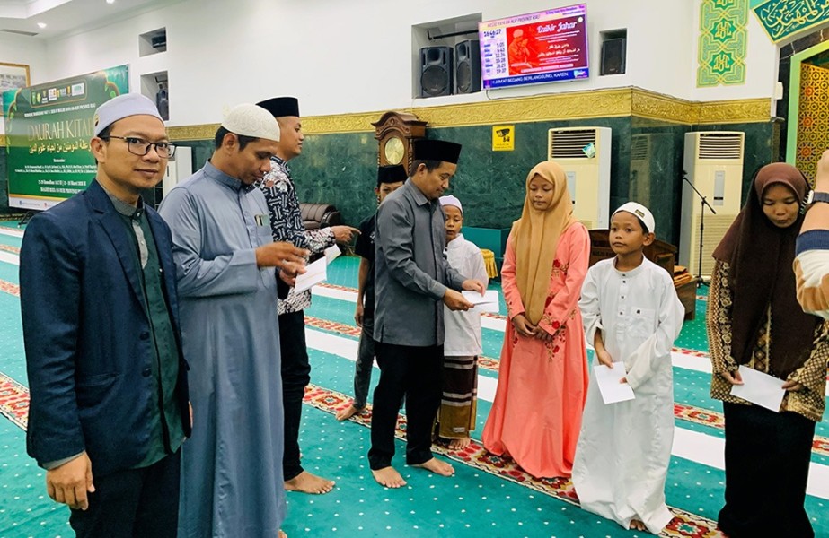Berbagi Berkah Ramadan, Masjid Raya Annur Salurkan Santunan untuk 101 Anak Yatim