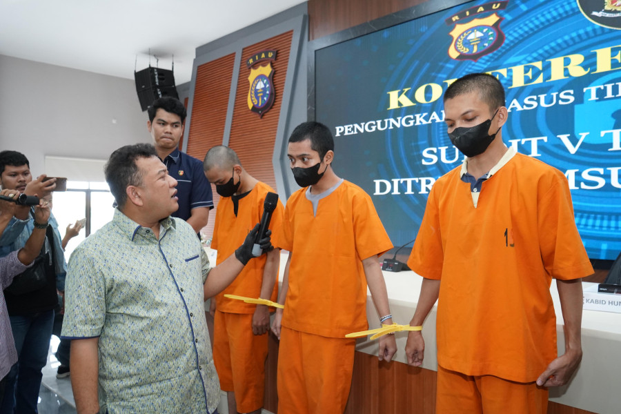 Tiga Pemuda di Pekanbaru Ditangkap karena Sebarkan Konten Pornografi Gay