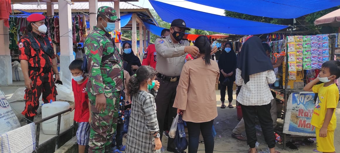 Gelar Yustisi, Polsek Langgam Disiplinkan Warga di Masa AKB
