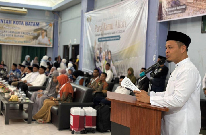 Walikota Lepas Kloter Pertama Haji Pekanbaru, Minta Jaga Kekompakan dan Kesehatan