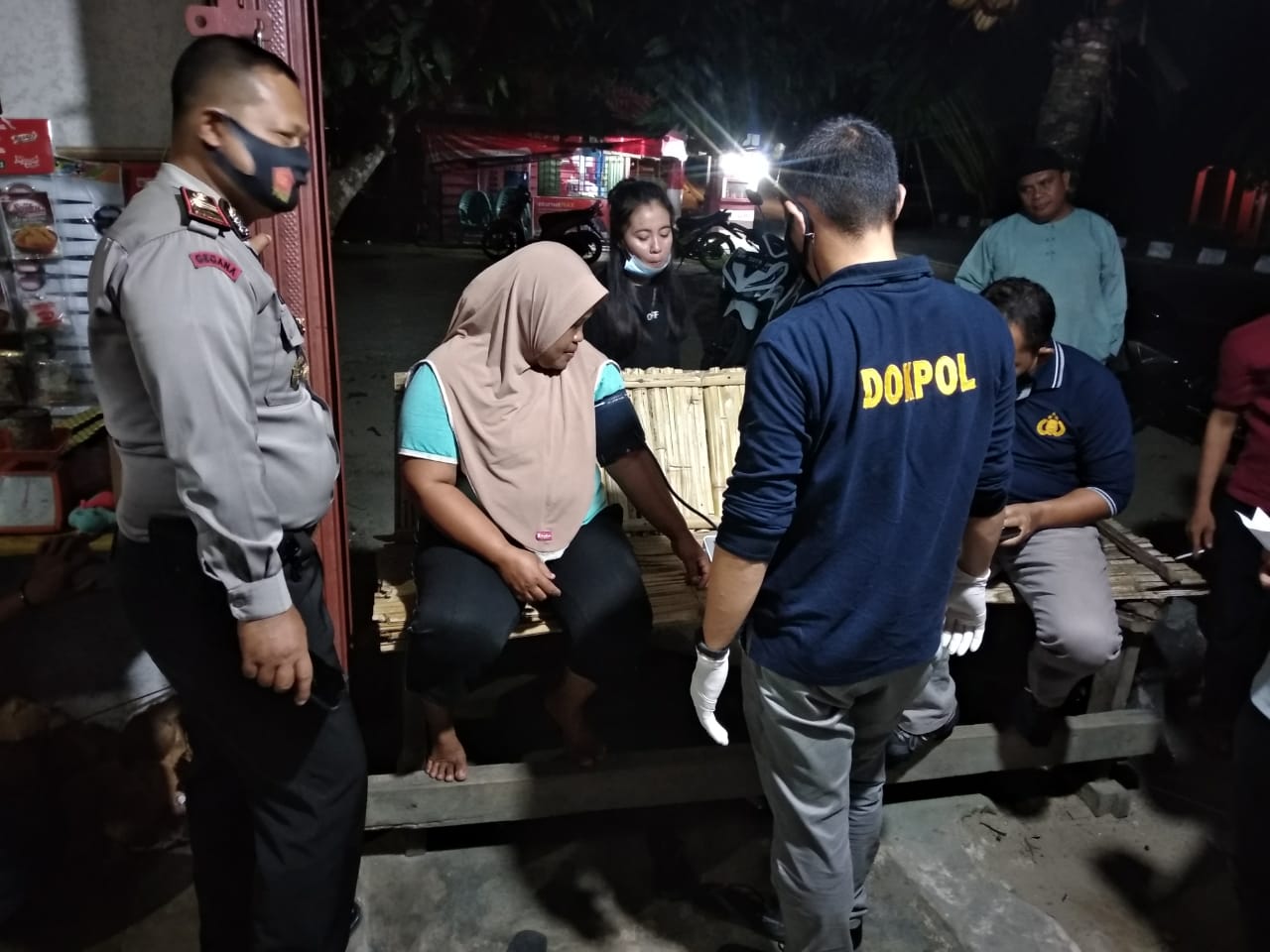 Polsek Bunut Kawal Giat Vaksinasi Terhadap Masyarakat Secara Door to Door