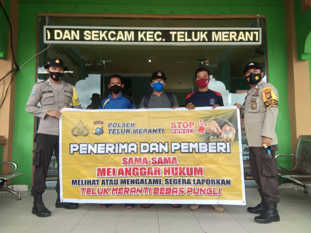 Piket Yanmas Polsek Teluk Meranti Sosialisasi Saber Pungli di Kantor Camat