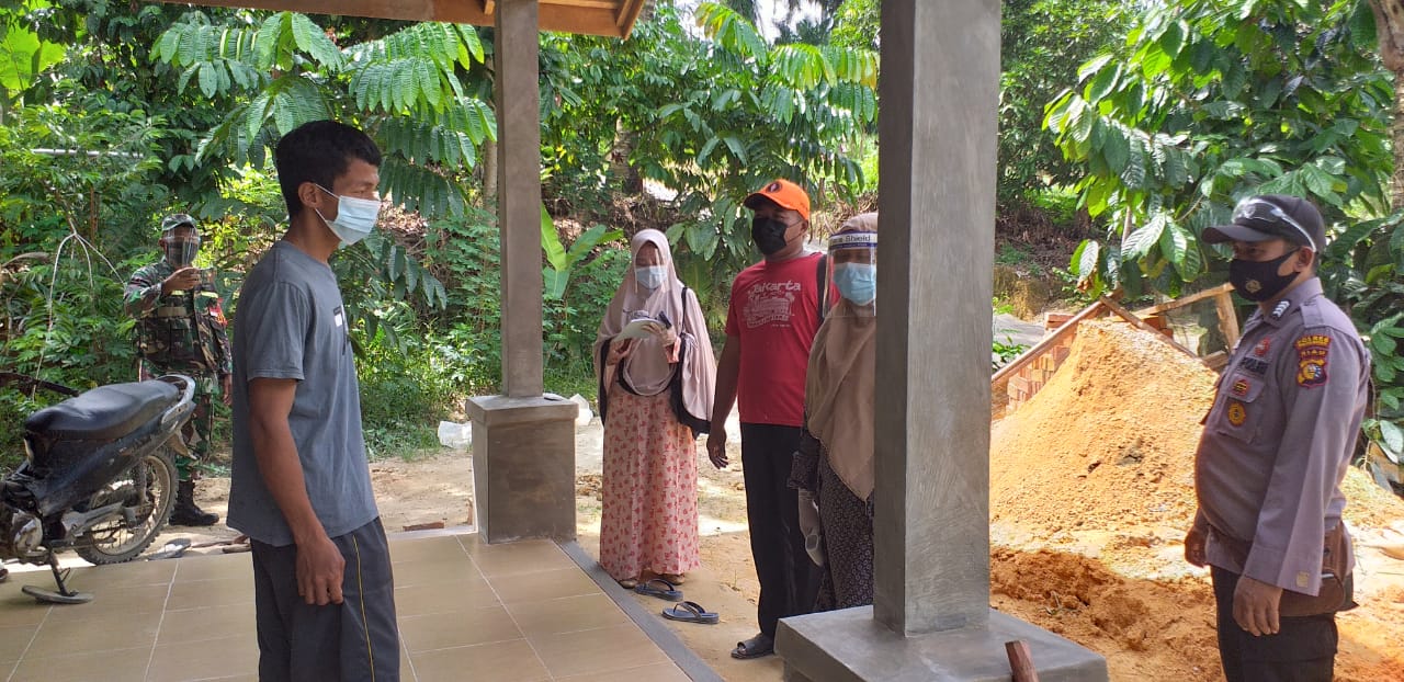 Polsek Pangkalan Kerinci Tracking Kontak Satu Warga di Dusun Barat