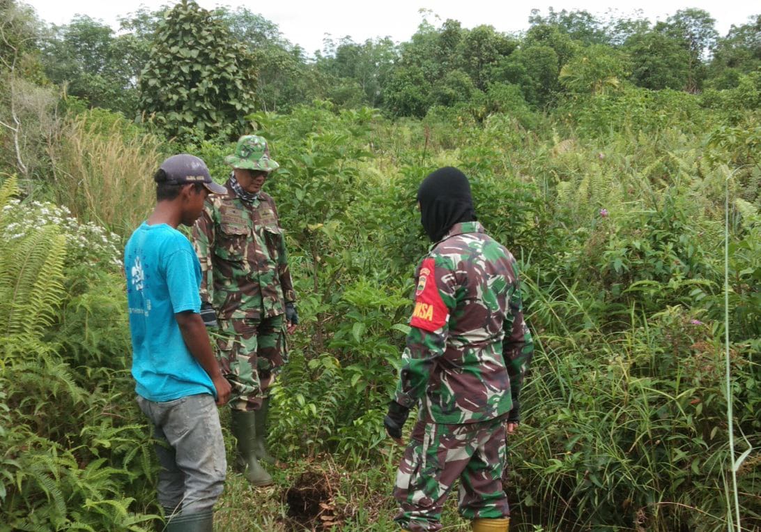 Babinsa Koramil 07/Kampar Sosialisasikan Bahaya Karlahut di Desa Rimbo Panjang