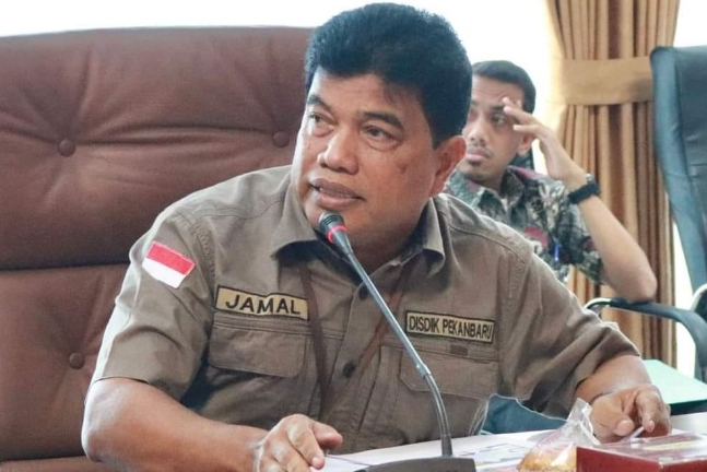 Guru Senior Jadi Plt Kepala Sekolah Sementara di Pekanbaru