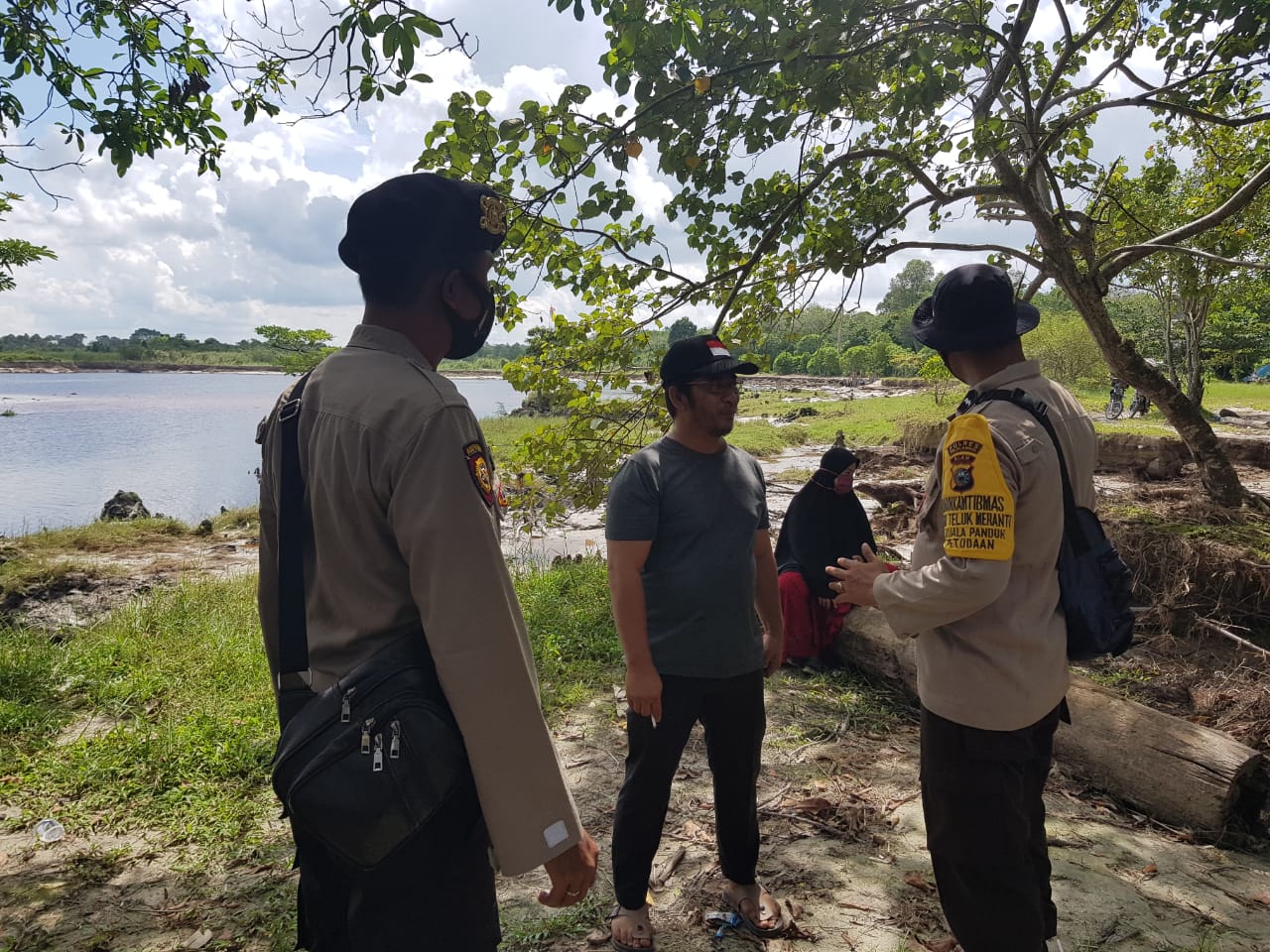 Piket Yanmas Polsek Teluk Meranti Imbauan Masyarakat Selalu Memakai Masker
