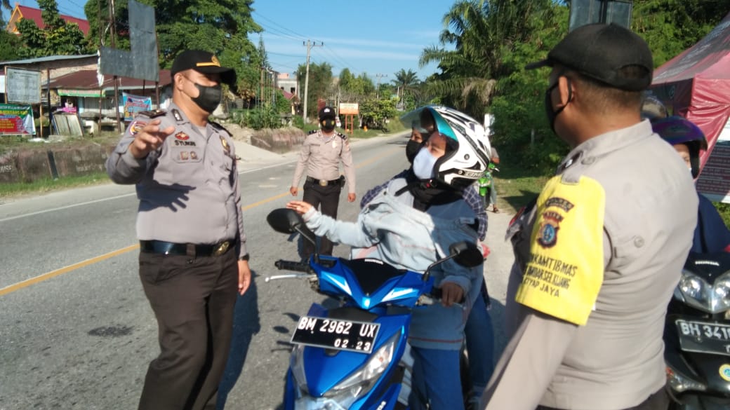 Jaga Wilayah dari Penyebaran Covid-19, Kapolsek Bandar Sei Kijang Pimpin Operasi Yustisi