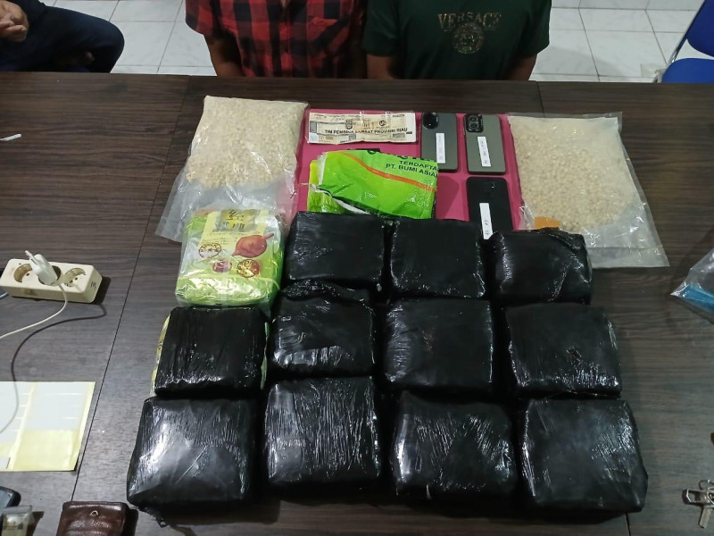 Polisi Bekuk 6 Tersangka Narkoba Jaringan Internasional, 12 Kg Sabu dan 10 Ribu Pil Ekstasi Diamankan